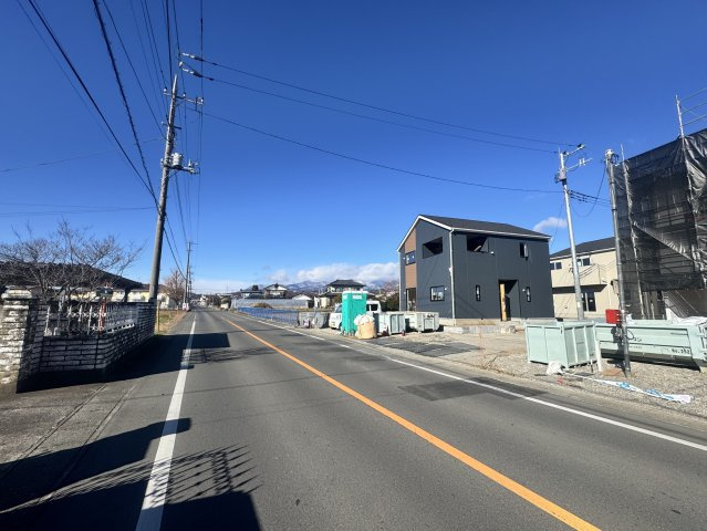 新築　桐生市相生町第17　クレイドルガーデン　3号棟の前面道路含む現地写真|現地写真　南西側接道幅員約3.2ｍ			