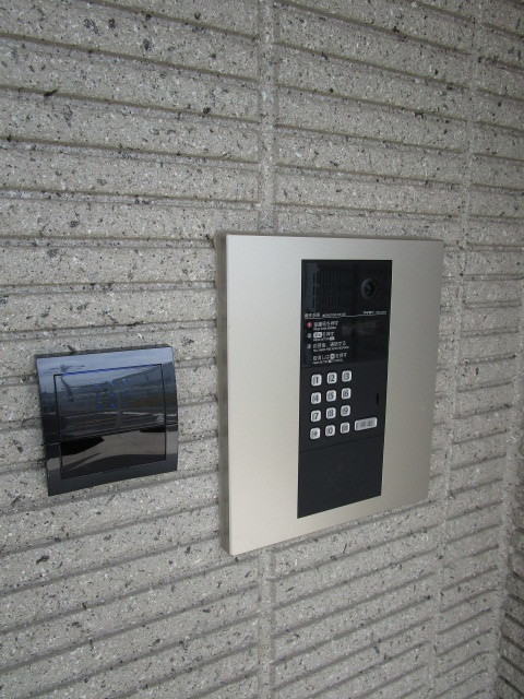 Ｐｉｎｅ　Ｇｒｏｖｅ　ＤＡＩＴＡのセキュリティ|オートロック付きのエントランス