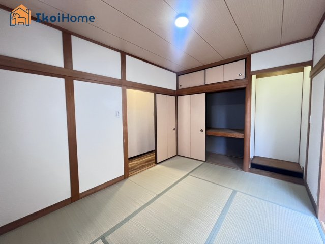 神戸市西区今寺　中古戸建の内装|【ホームページに現地動画掲載中】●年中無休：当日予約可●和室５帖は収納も充実！２面採光で明るいです。