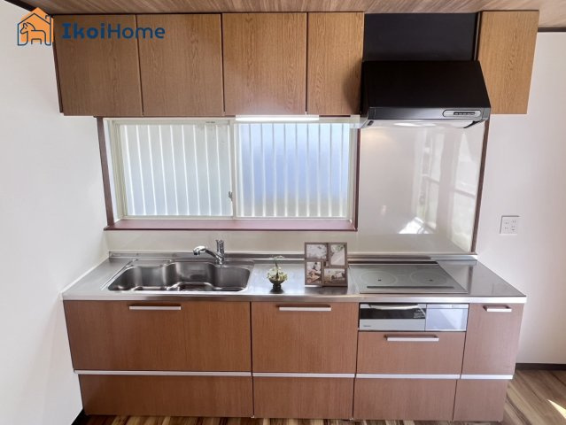 神戸市西区今寺　中古戸建のキッチン|【ホームページに現地動画掲載中】●年中無休：当日予約可●キッチンは収納がたくさんあるので便利ですね！