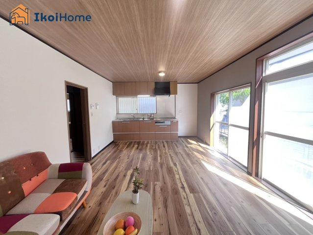 神戸市西区今寺　中古戸建のキッチン|【ホームページに現地動画掲載中】●年中無休：当日予約可●キッチンには小窓があり換気通風良好です！