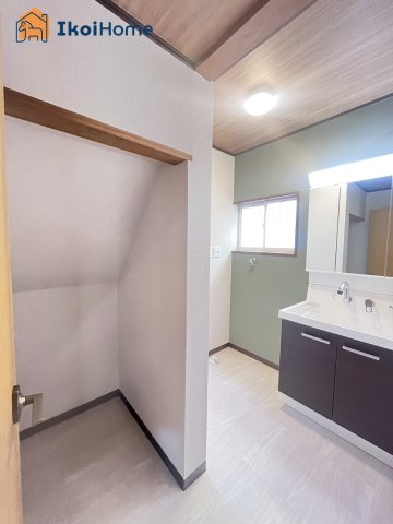 神戸市西区今寺　中古戸建の収納|【ホームページに現地動画掲載中】●年中無休：当日予約可●洗面所横に収納スペースございます！