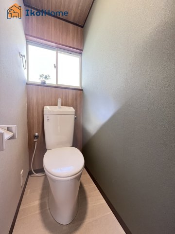 神戸市西区今寺　中古戸建のトイレ|【ホームページに現地動画掲載中】●年中無休：当日予約可●便器フチなし形状、セルフノズルクリーンタイプ