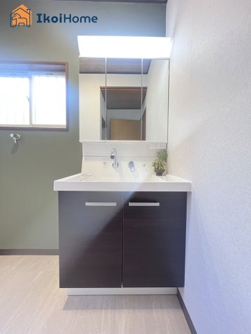 神戸市西区今寺　中古戸建の洗面所|【ホームページに現地動画掲載中】●年中無休：当日予約可●一般的な広さの洗面室。収納棚を付けると便利！