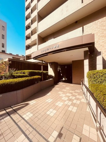 エンゼラート明石のエントランス