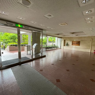 【エントランス】 | セントポリア北大阪ヴィゾン弐番館 | エントランスはオートロック付