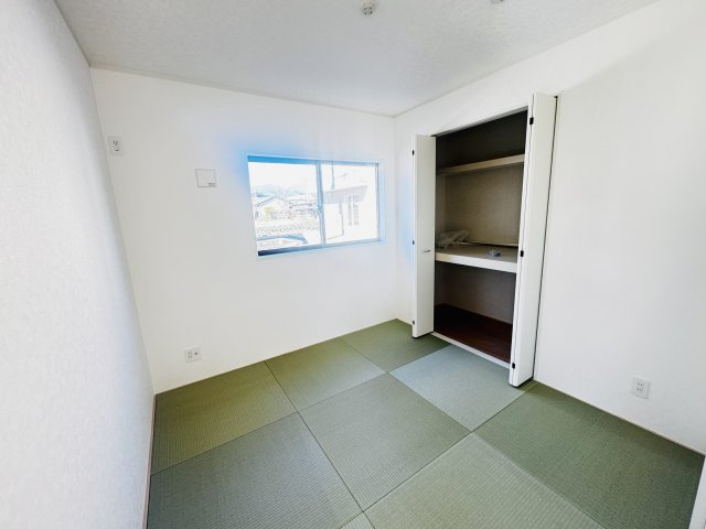 新築　桐生市相生町第17　クレイドルガーデン　5号棟の和室|現地写真　リビング隣の和室はお子様の遊び部屋としてもちょうどいいですね♪							
