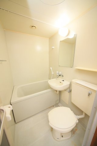 ルシードオチの洗面所|別部屋反転間取りのお写真となります。