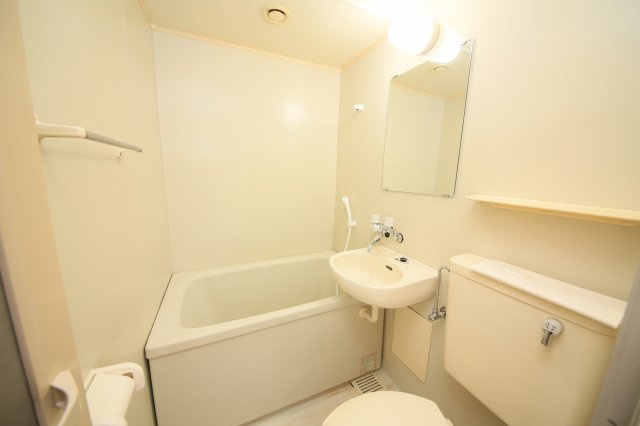 ルシードオチの浴室|別部屋反転間取りのお写真となります。