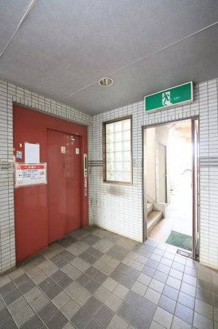 ルシードオチのエントランス