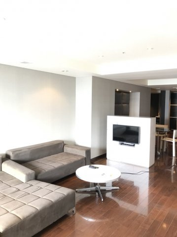 【ロビー】 | 【スカイラウンジ】ゆったりとソファに座って寛ぎながら、眺望をお楽しみいただけます！