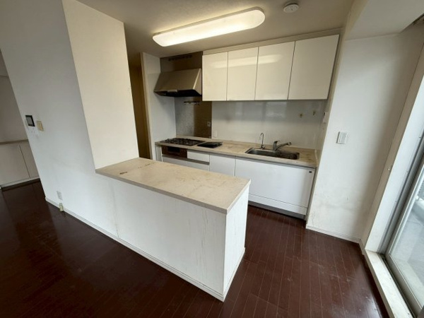 【キッチン】 | 【キッチン】カウンターキッチンとなっており、景色を楽しみながら作業していただけます◎