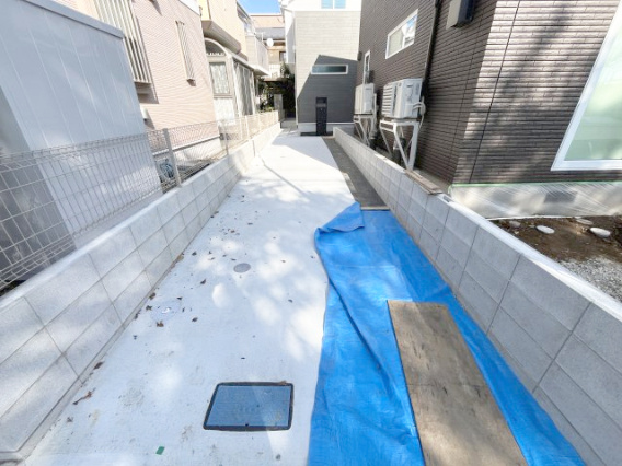 祝　成約済み　八王子市　大和田町　新築戸建て　２４ー１期の駐車場|～仲介手数料無料☆八王子ひなた不動産～　八王子市大和田町　新築戸建て