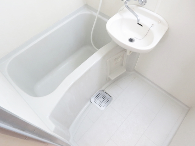 ビューラー・ハイムの浴室|清潔感のあるバスルームです☆