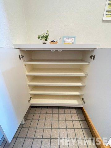 パティオ出島の玄関|※別号室の参考画像です※