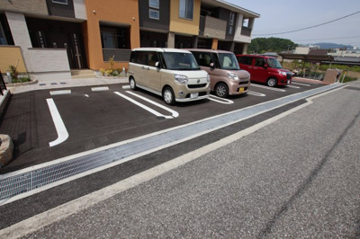 【駐車場】 | メゾングレイス