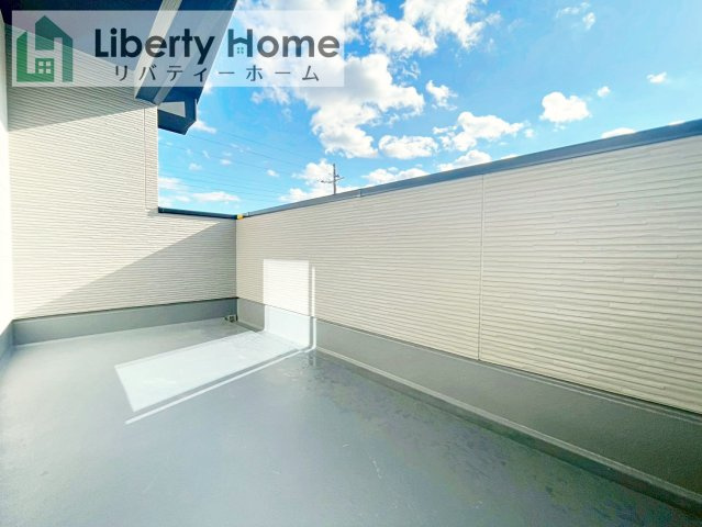 牛久市南18期　新築戸建のバルコニー