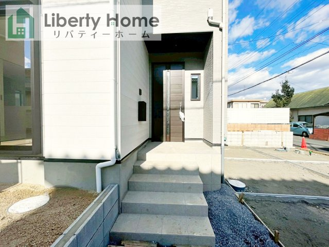 牛久市南18期　新築戸建のエントランス