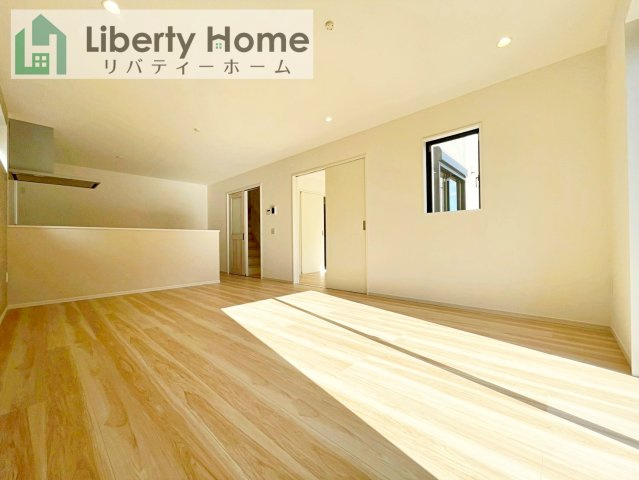 牛久市南18期　新築戸建の居間・リビング