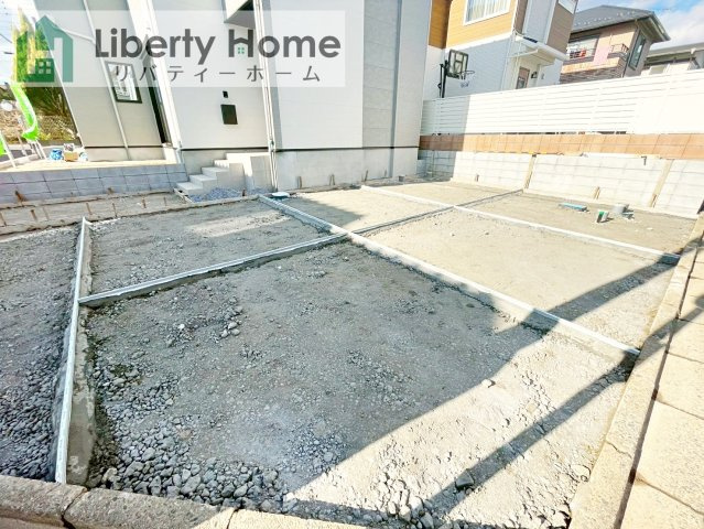 牛久市南18期　新築戸建の駐車場