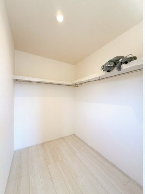 【収納】 | 高崎市片岡町　新築住宅 | 家族それぞれの持ち物をしっかりしまえる収納スペースを確保。ウォークインクローゼットがあるのでいつでもお部屋広々、気持ちよく過ごせます。