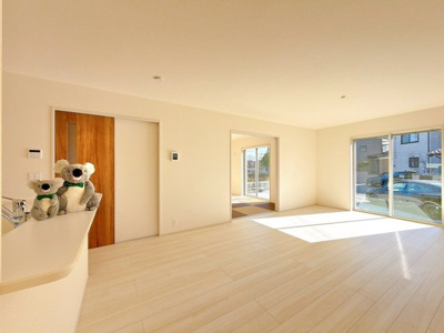 【居間・リビング】 | 高崎市片岡町　新築住宅 | 窓からのあたたかい光をあびながらの朝食。今日も一日がんばれそう！と思えるリビング。