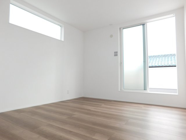 名古屋市港区新茶屋４丁目の新築一戸建の洋室|◇洋室◇　　南面で明るい洋室７．０帖　大容量ウォークインクローゼット完備！　バルコニー付き♪