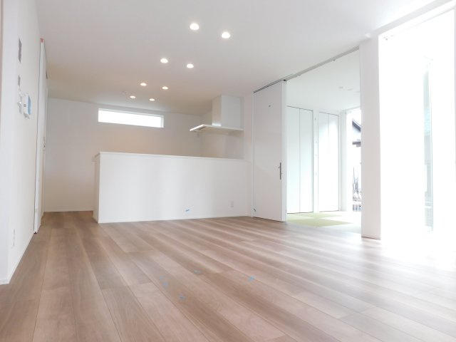 名古屋市港区新茶屋４丁目の新築一戸建の居間・リビング|◇リビング◇　　南面で明るいビング１７．０帖　和室と続き間で２１．５帖の広々空間になります♪