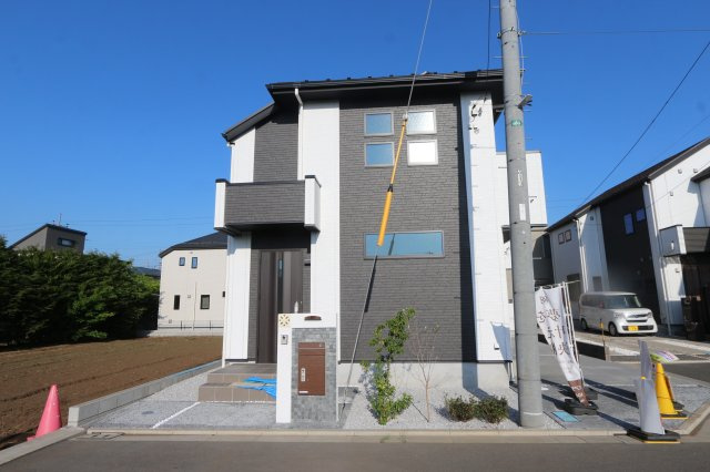 【VIGOROUS】鷹の台８期の外観|お家全体の換気自動調整する換気ユニット。冬の冷たい外気・夏の暑い外気を室温に近づけて給気するので冷暖房費の省エネに。
M2.5や花粉等等を除去いつでもきれいな空気。