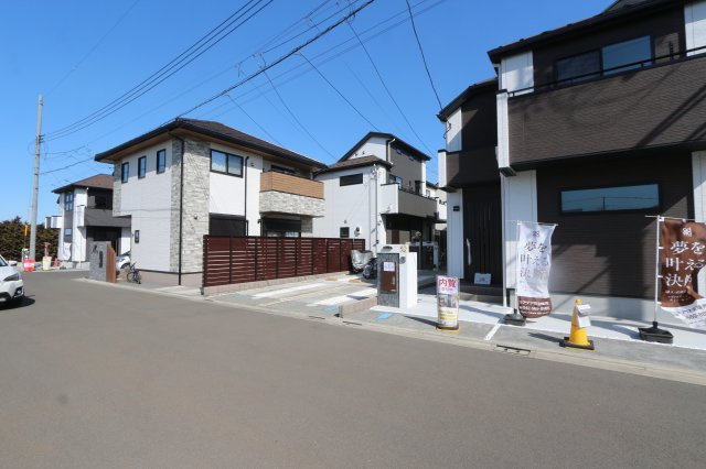 【VIGOROUS】鷹の台８期の外観|固定階段式小屋裏収納は、季節物やスーツケース等かさばる物の収納に役立ちます。