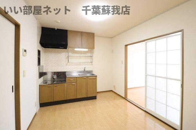 サニーハイツ不動台の居間・リビング|こちらの居間で趣味の時間をお楽しみください