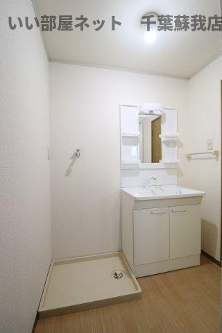 サニーハイツ不動台の洗面所|朝の準備に活躍する、洗髪洗面化粧台！