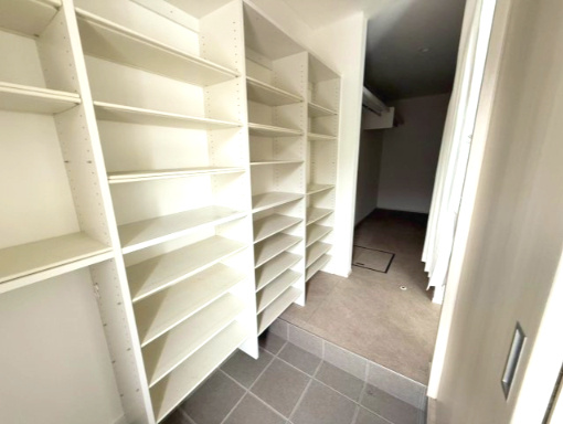 阿知須築浅中古住宅の収納|たっぷりとした収納スペースです