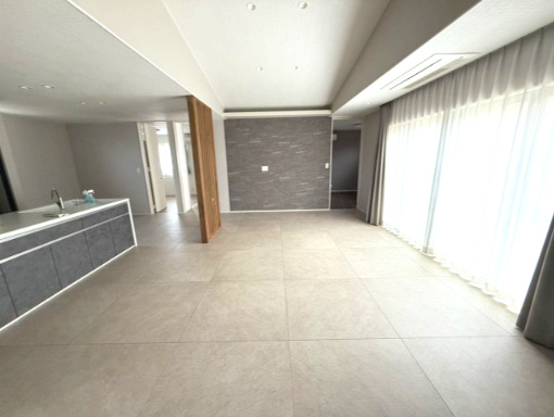 阿知須築浅中古住宅の居間・リビング