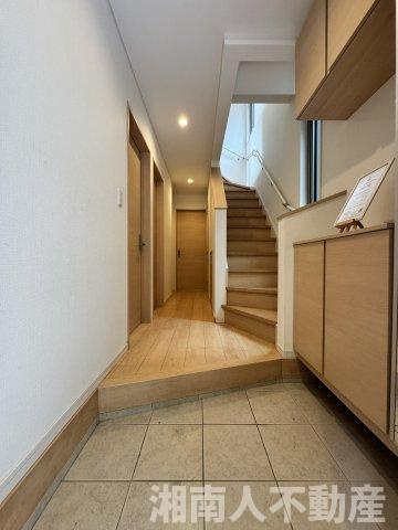 鎌倉市西御門１丁目６０－９５戸建ての玄関|ゆったりとした玄関です