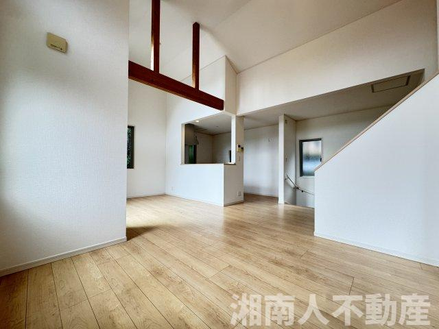 鎌倉市西御門１丁目６０－９５戸建ての居間・リビング|使いやすい居間です