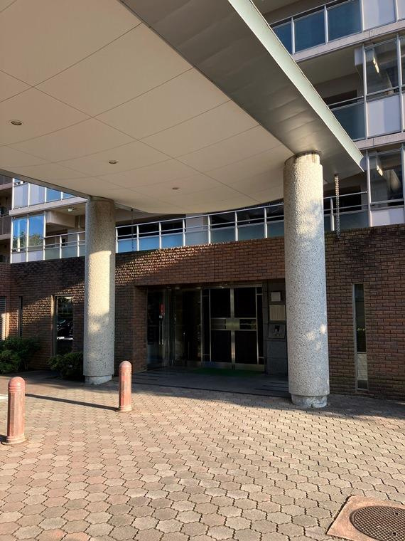 エステ・シティ船橋参番館のエントランス