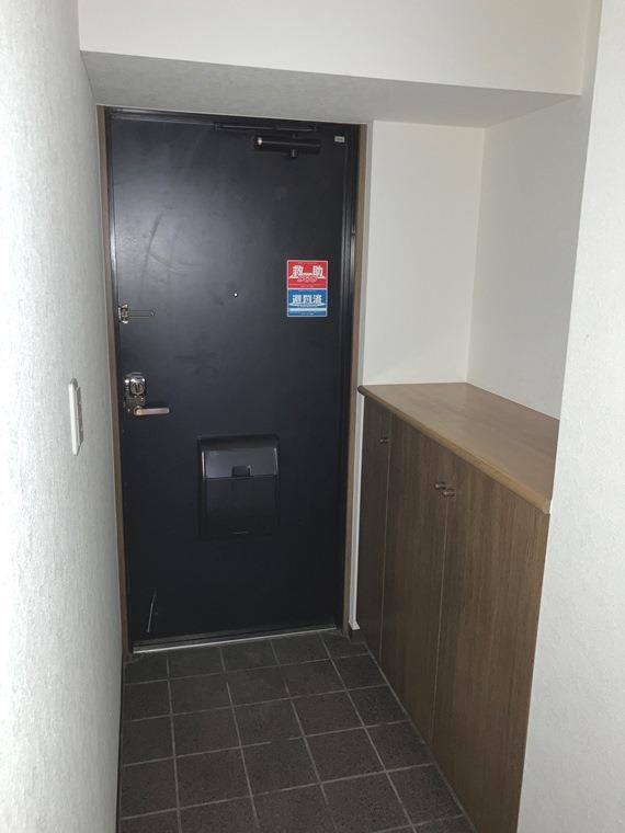 エステ・シティ船橋参番館の玄関