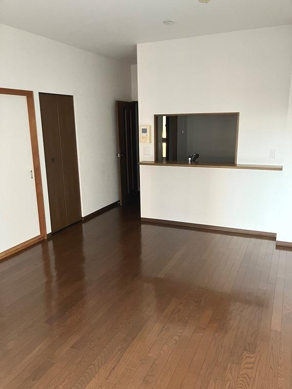 エステ・シティ船橋参番館の居間・リビング