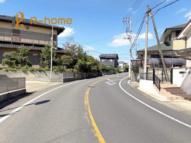 土浦市小岩田東第4　新築戸建て　2号棟の前面道路含む現地写真|『今から見たい！』大歓迎です♪
お気軽にＲ－ｈomeまでお問い合わせください。