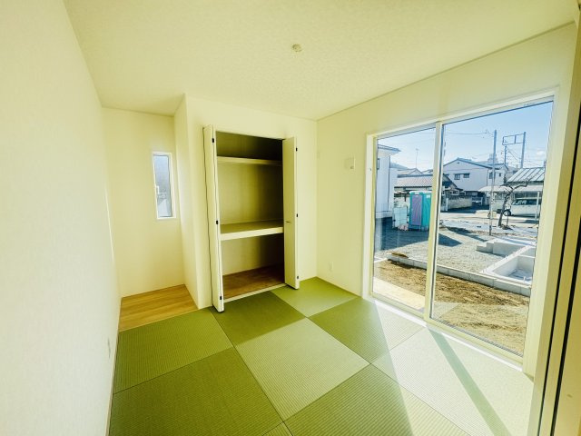 新築　桐生市天神町第2　クレイドルガーデン　１号棟の和室|現地写真　リビング隣の和室はお子様の遊び部屋としてもちょうどいいですね♪							
