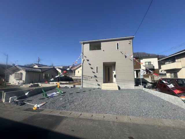 【駐車場】 | 新築　桐生市天神町第2　クレイドルガーデン　１号棟 | 現地写真　駐車スペースは並列3～4台分可能です！
