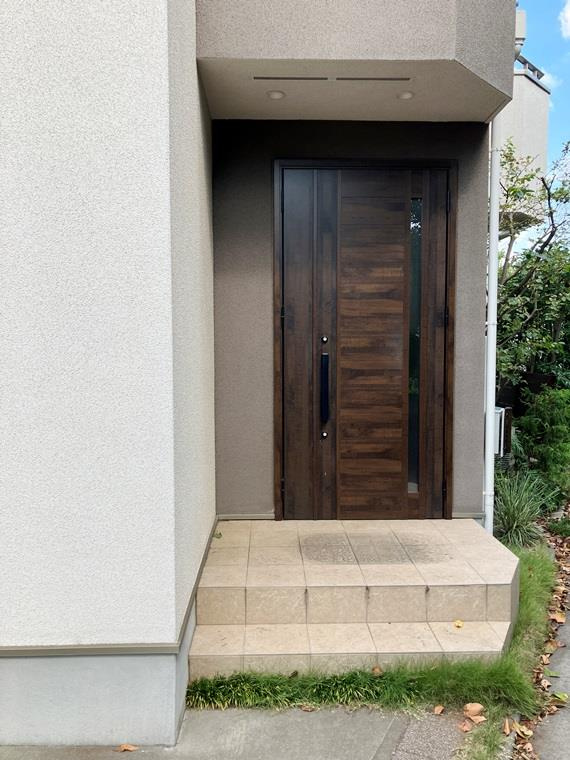 天神町戸建のエントランス