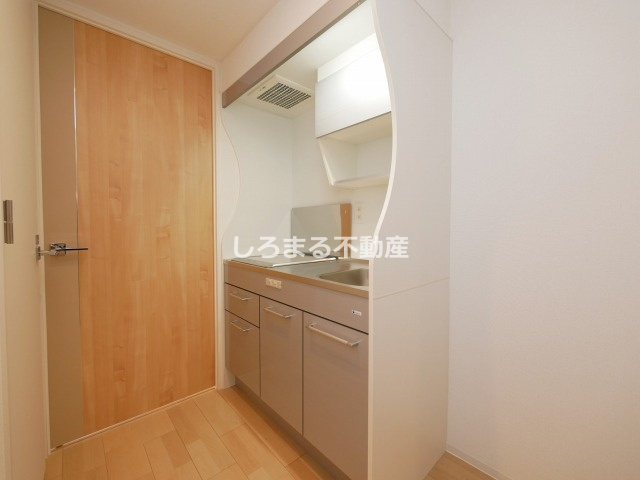 SERENiTE本町refletのキッチン