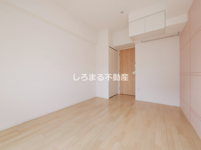 SERENiTE本町refletの玄関