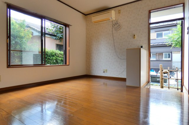 【居間・リビング】 | 谷部貸家 | エアコン付きの9.0帖リビングです。