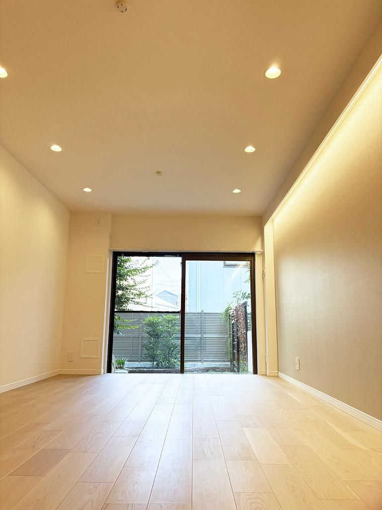 三鷹市下連雀８丁目の中古マンションの居間・リビング