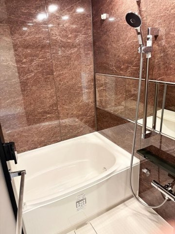 三鷹市下連雀８丁目の中古マンションの浴室