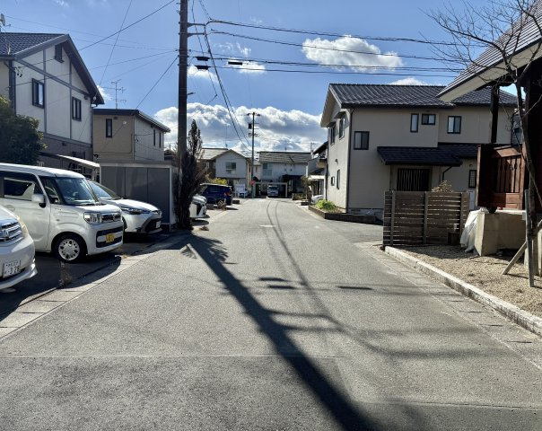 中央区雄踏　1期　全3棟の前面道路含む現地写真|前面道路南側を向いて撮影しました。