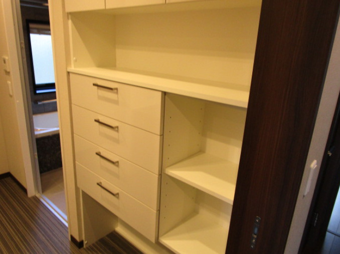 グランドメゾン山芦屋の収納|洗面室にリネン庫があります